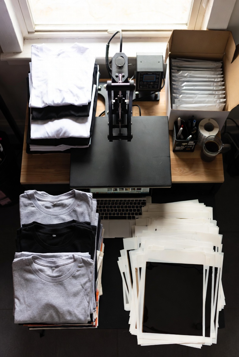 Eigenes T-Shirt-Business starten — ohne Drucker, ohne Lager