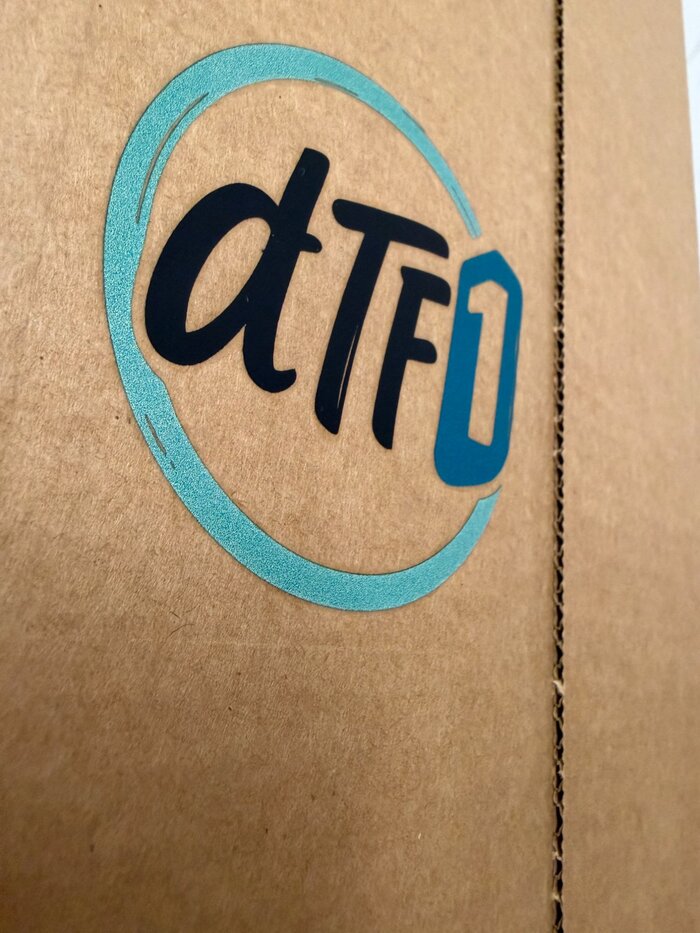 DTF1 gebrandeter Versandkarton